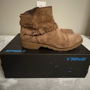 Teva Women’s Delavina Suede Ankle Boots Brown